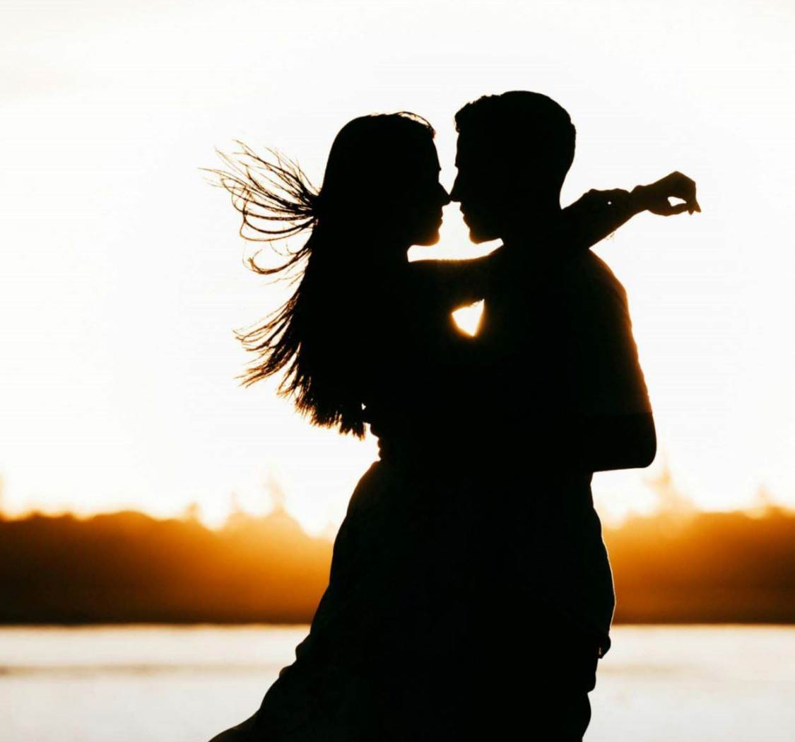 感情，不是一人惜，而是两人守。